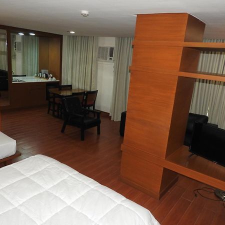 Sarita Bed And Breakfast Laoag Esterno foto