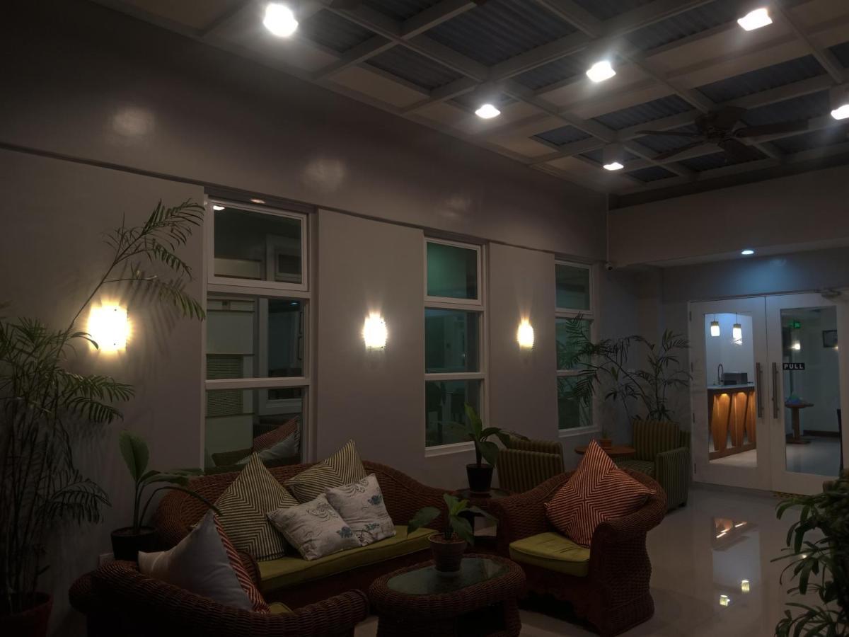 Sarita Bed And Breakfast Laoag Esterno foto