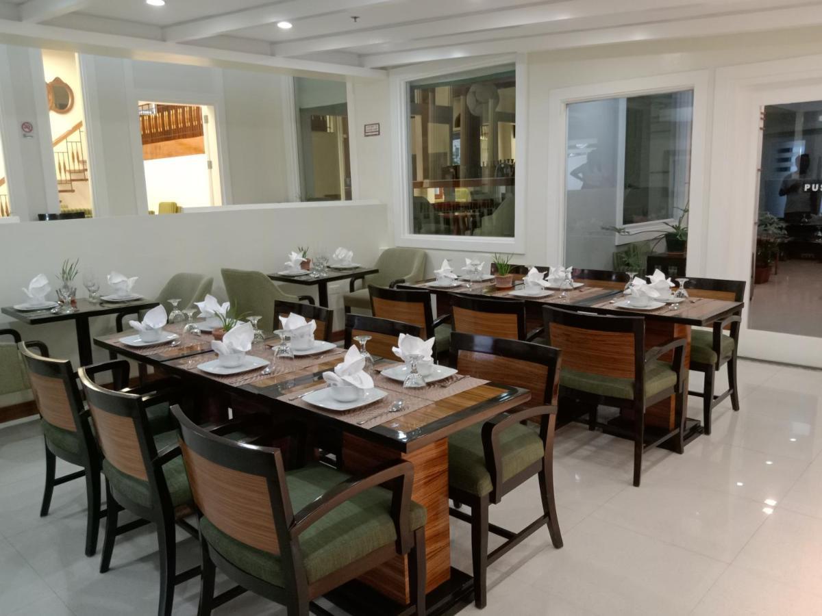 Sarita Bed And Breakfast Laoag Esterno foto