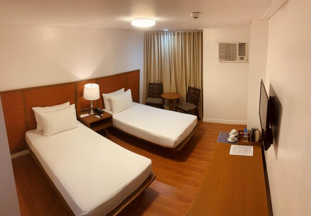 Sarita Bed And Breakfast Laoag Esterno foto