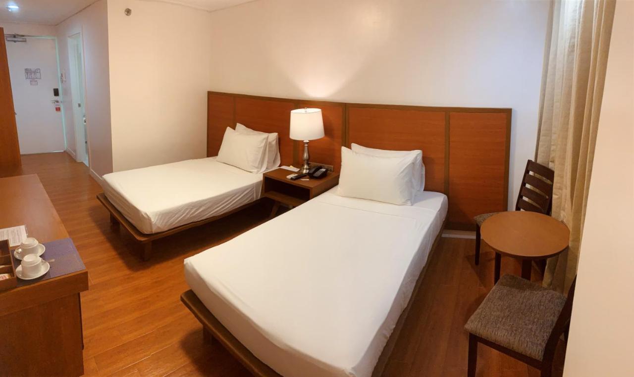 Sarita Bed And Breakfast Laoag Esterno foto