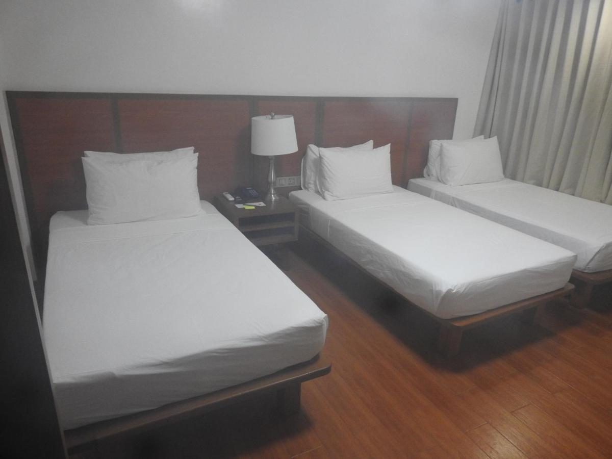 Sarita Bed And Breakfast Laoag Esterno foto