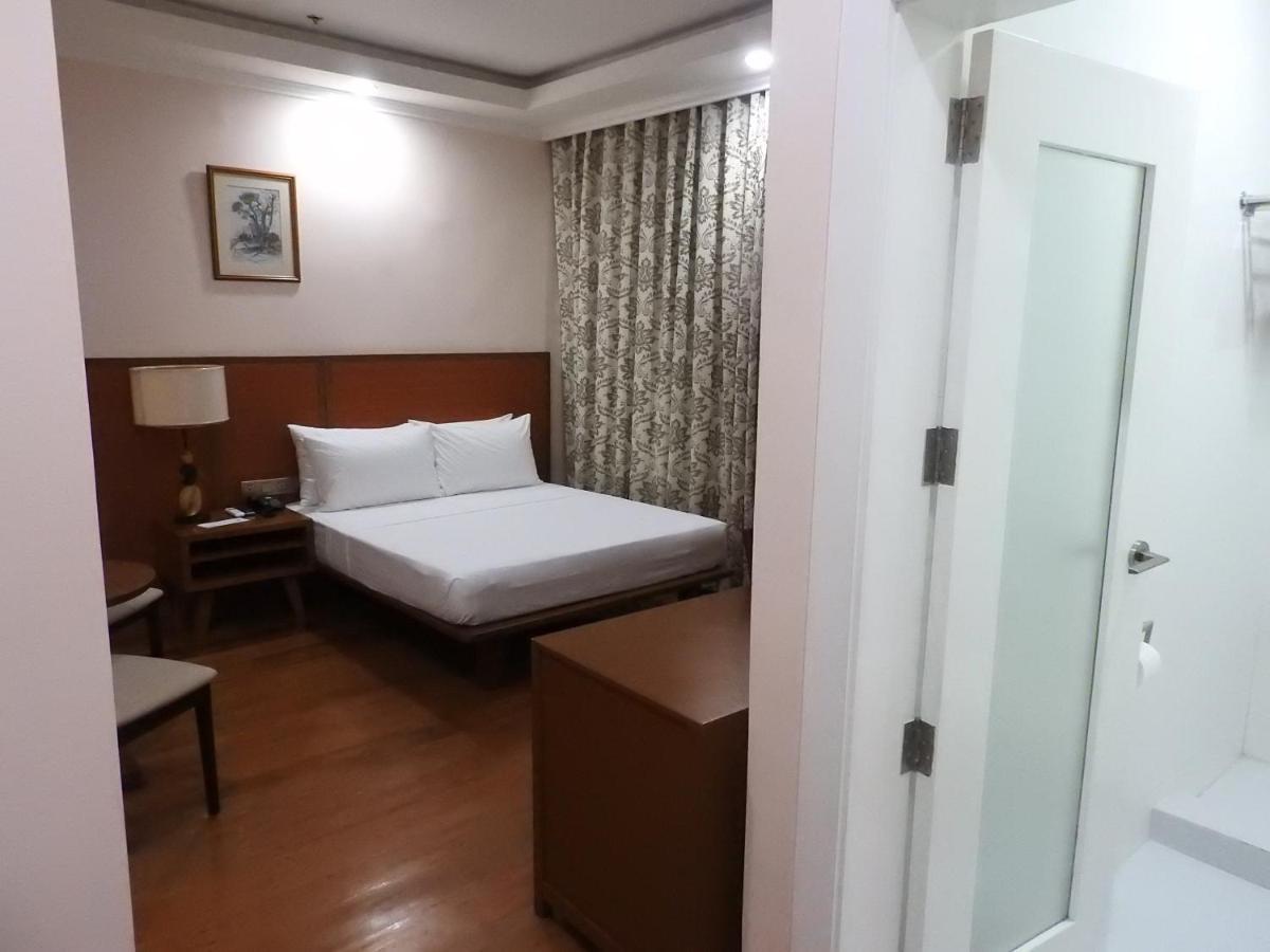 Sarita Bed And Breakfast Laoag Esterno foto