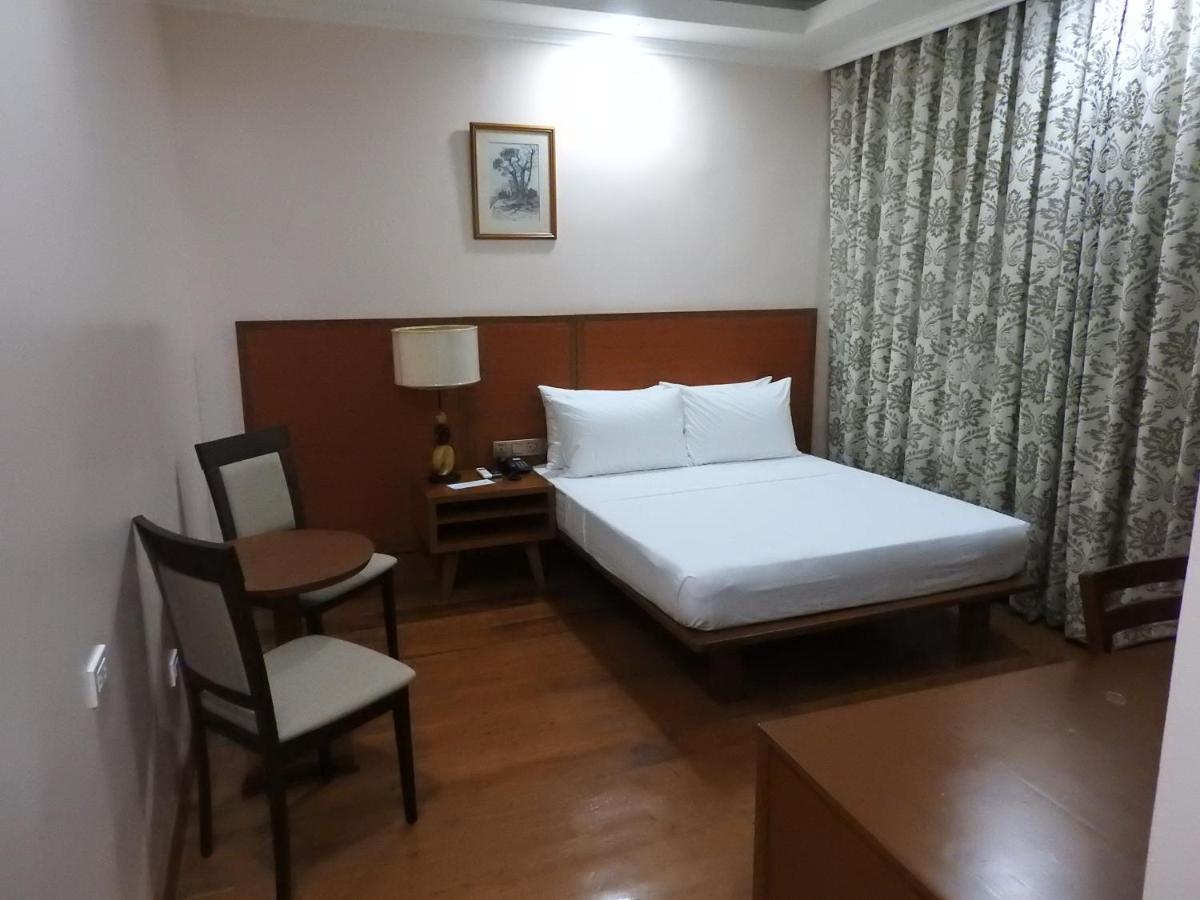 Sarita Bed And Breakfast Laoag Esterno foto