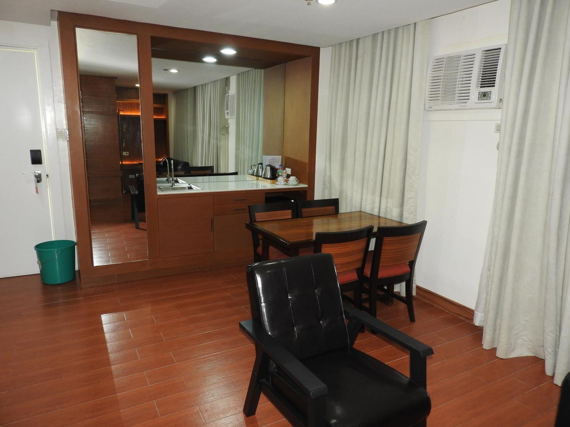 Sarita Bed And Breakfast Laoag Esterno foto