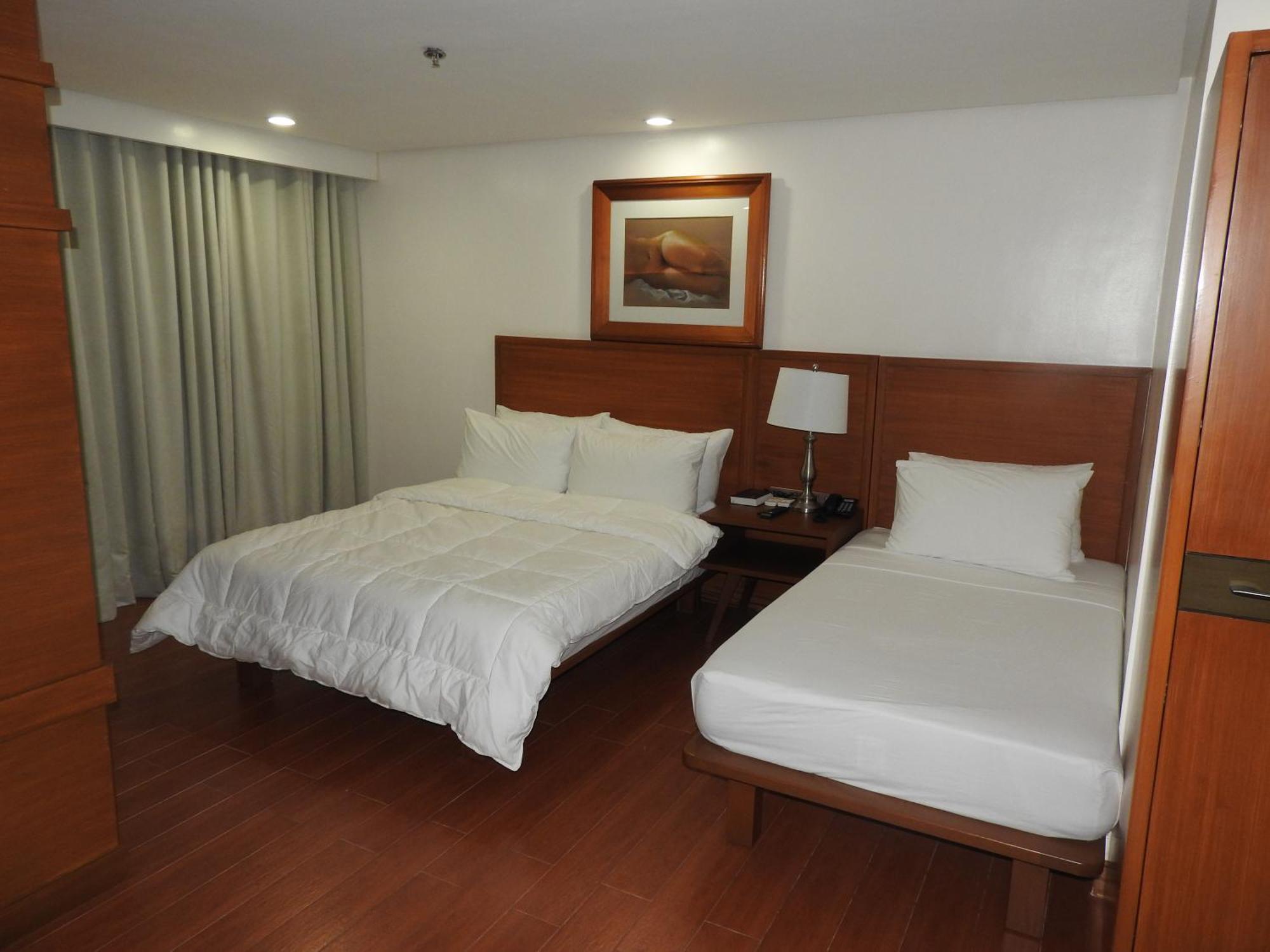 Sarita Bed And Breakfast Laoag Esterno foto
