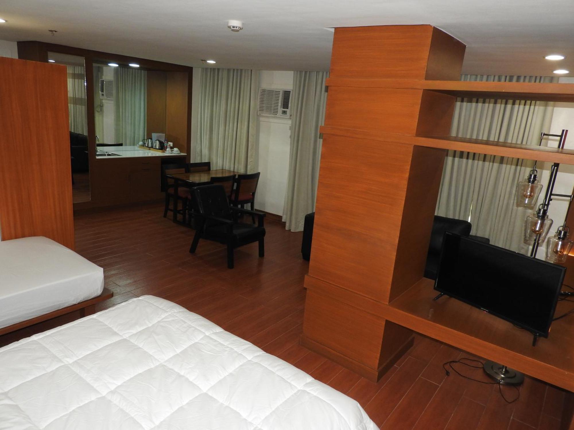 Sarita Bed And Breakfast Laoag Esterno foto